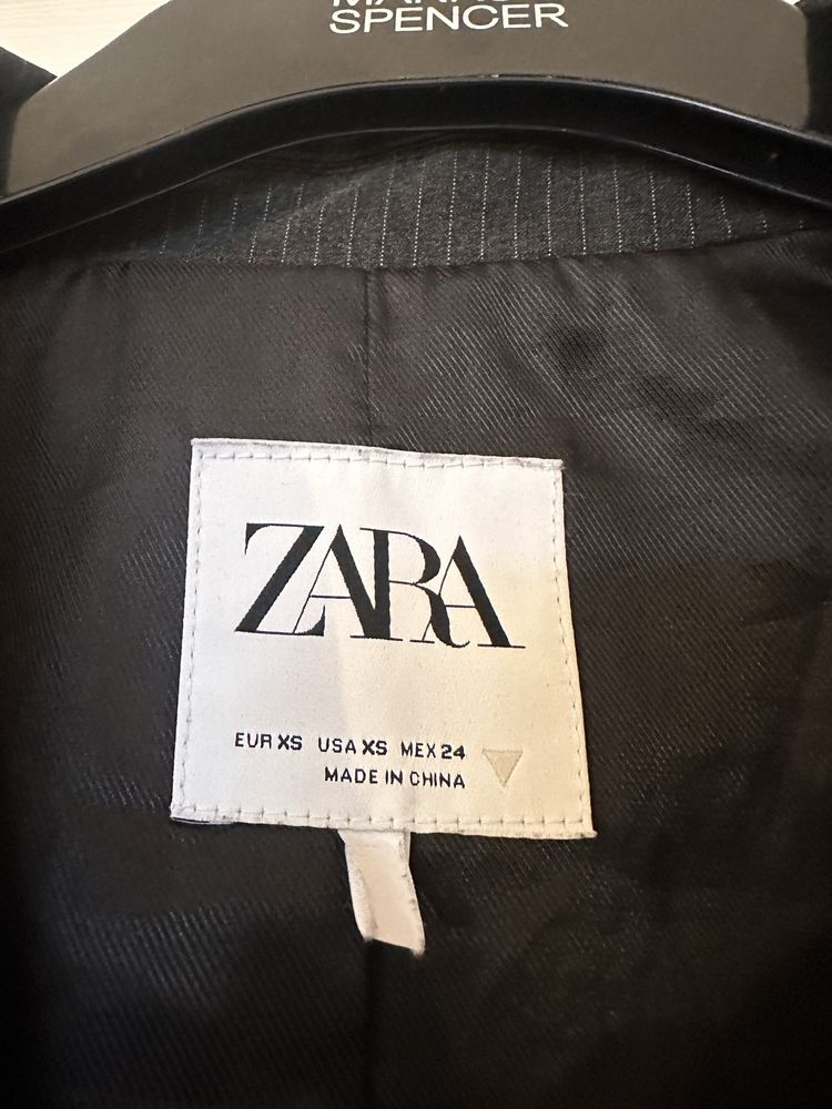 Zara śliczna szara marynarka o krótszym kroju nowa kolekcja 34