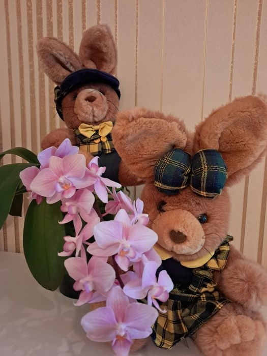 Продам мягкие игрушки зайчики.