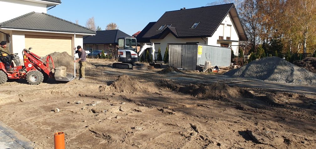 Usługi mini koparką z młotem