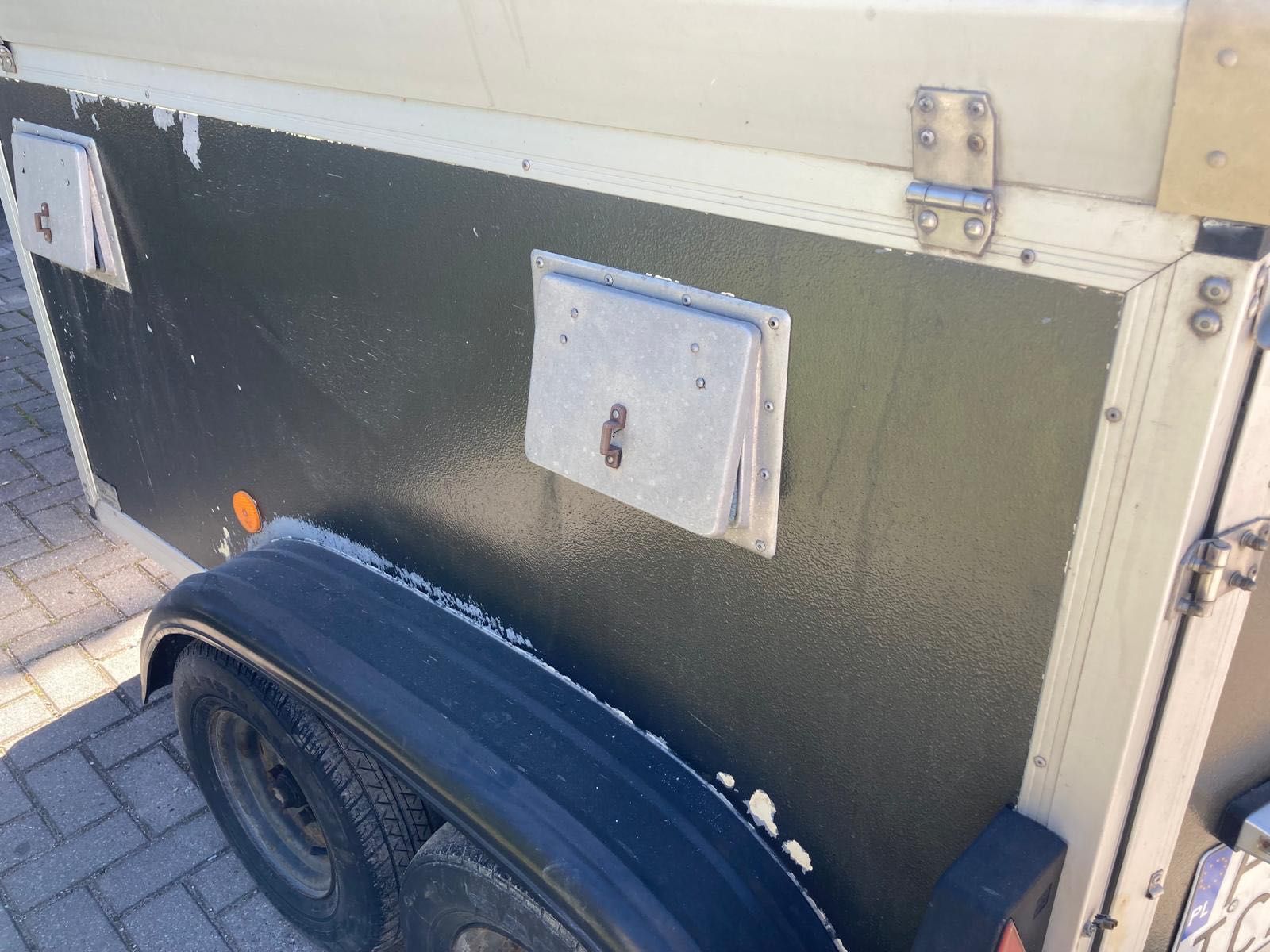 Przyczepka do transportu psów