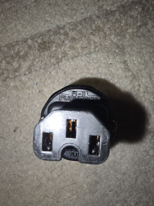Oyaide C-004 продам Furutech
