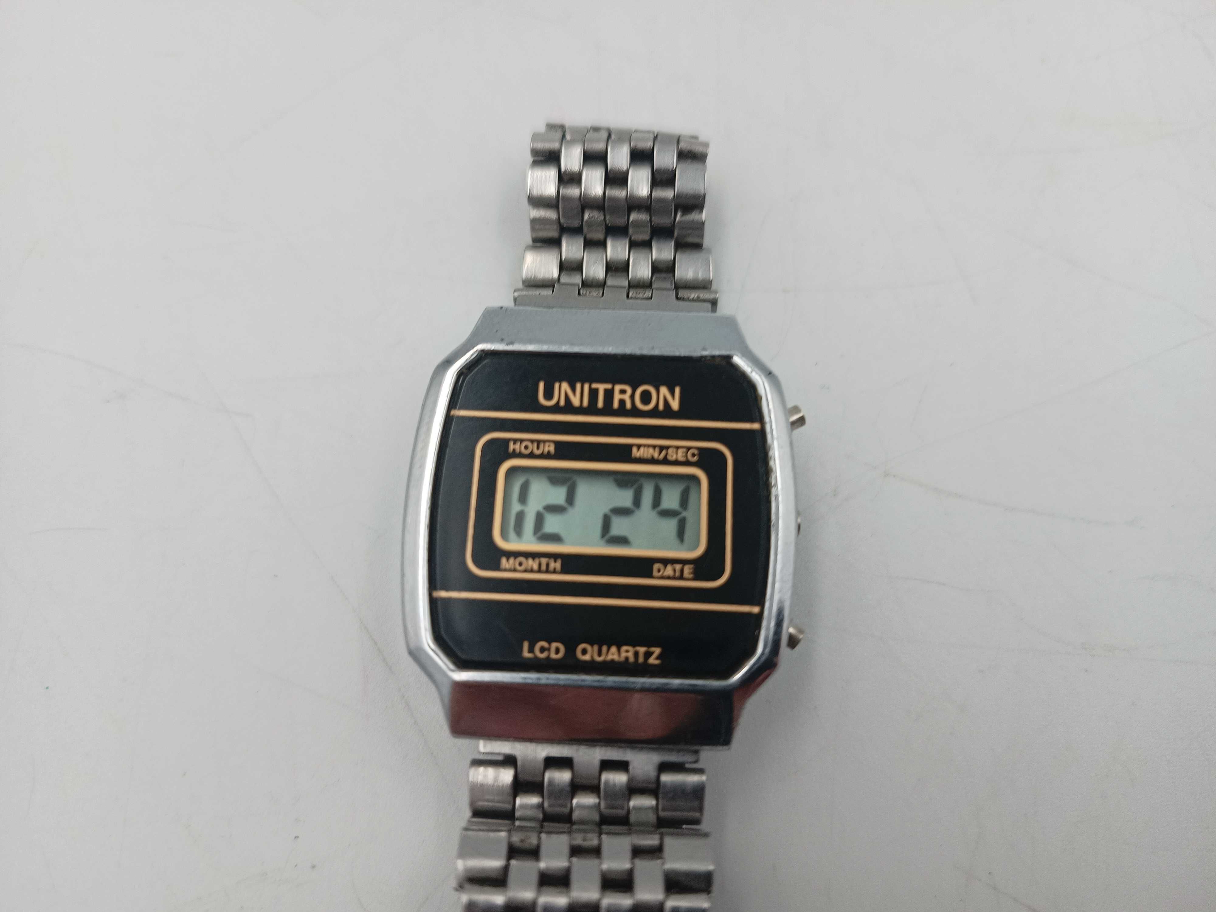 Elektroniczny zegarek Unitron LCD quartz z PRL sprawny