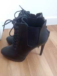 Botas salto alto com atacadores Zara