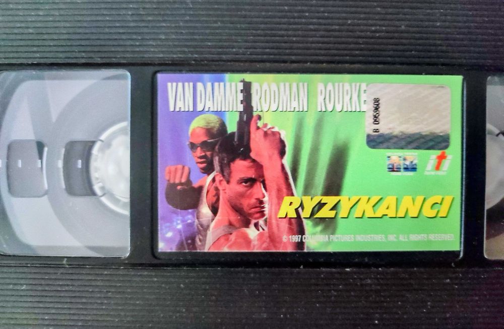 "Ryzykanci" Film na kasecie VHS z aktorem Van Damme w roli głównej.