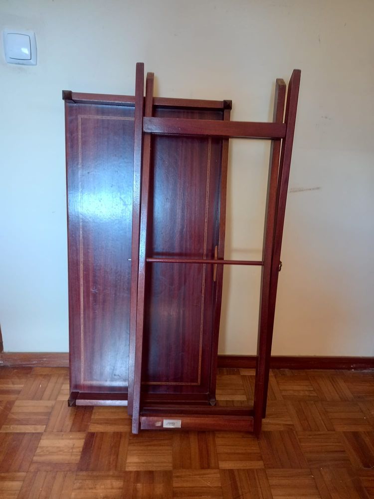 Mesa com tabuleiro madeira maciça