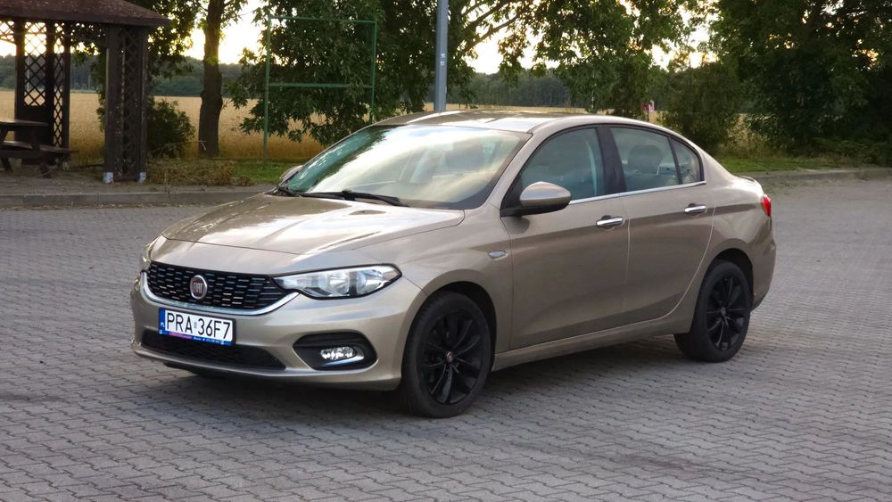 Fiat Tipo Fiat Tipo 1.4 95KM Sedan Lounge - Benzyna, Manual, Pierwszy właściciel
