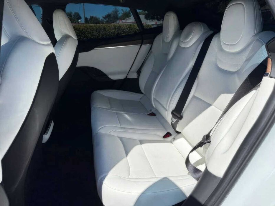 Tesla Model S      2022
