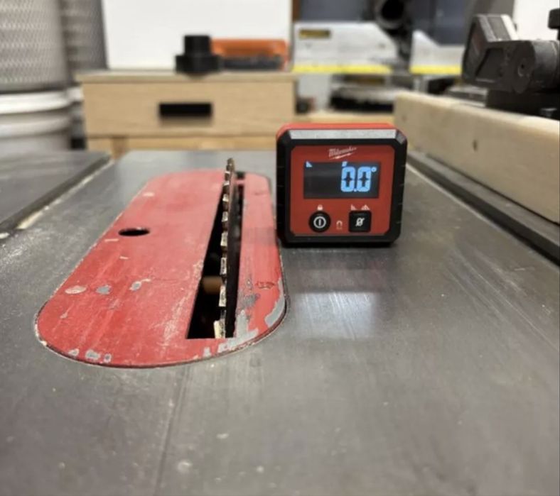 Рівень цифровий, кутомір Milwaukee