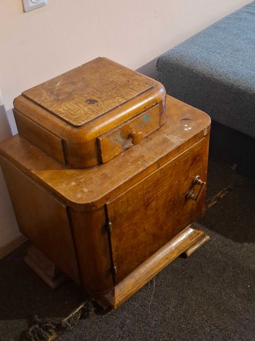 stoliki nocne  drewniane