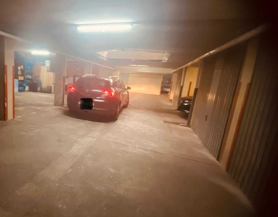 Garagem à venda na Rua Ponte de Parada