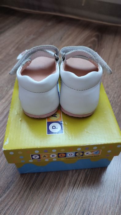 Босоніжки, сандалі для дівчинки