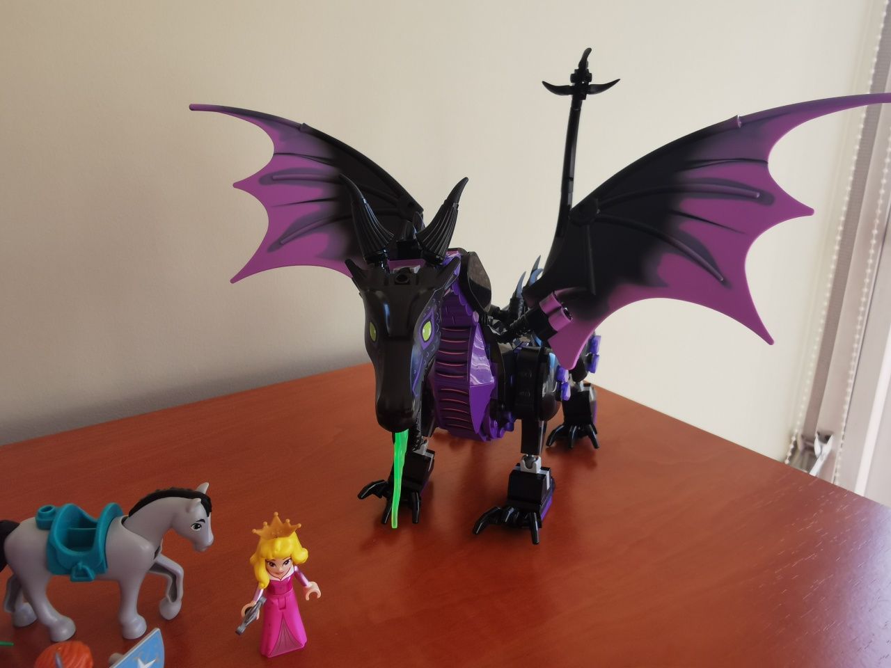 Lego 43240 Maleficent's Dragon Form and Aurora's Castle