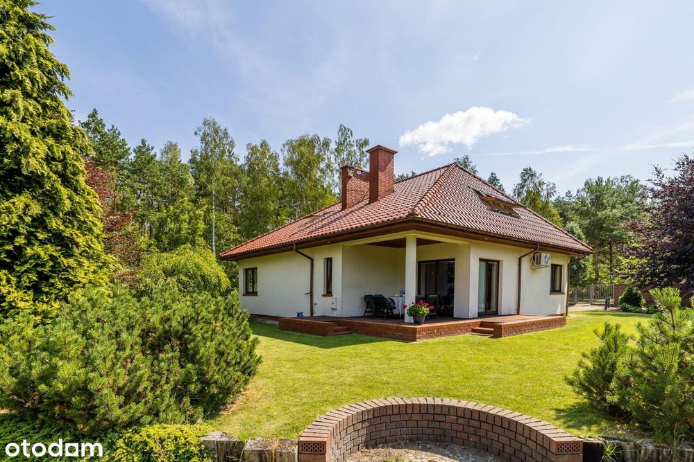 Urokliwy dom z garażem przy lesie