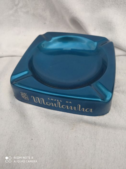 Cinzeiro em alumínio em muito bom estado