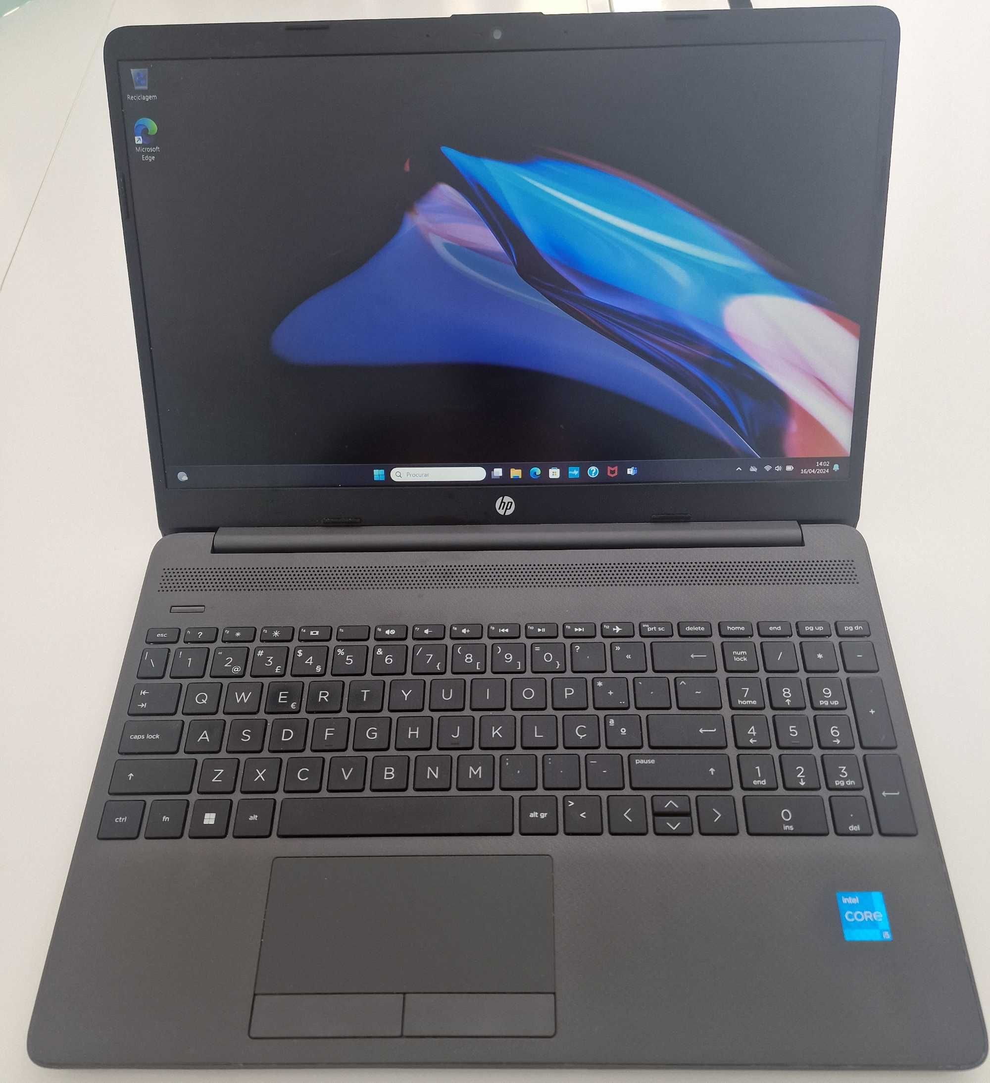 HP 250 G9 i5 12gb ram ssd 250 gb