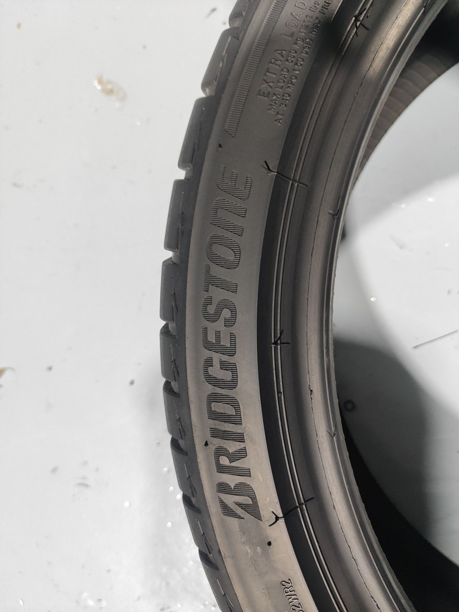 2 pneus semi novos 215-40R18 Bridgestone - Oferta dos Portes