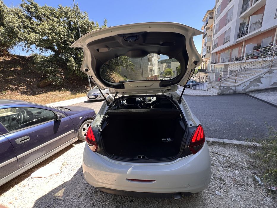 Peugeot208gtline