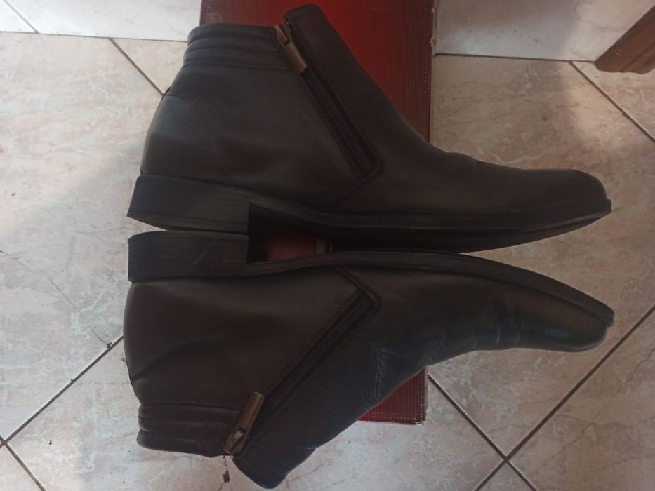 Продам мужские кожаные ботинки  BSF