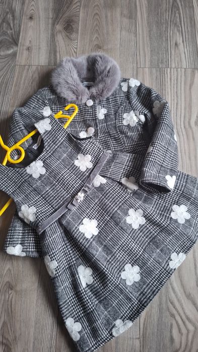 Zimowy komplet  futro, płaszcz z sukienką dla dziewczynki 3-4 lata