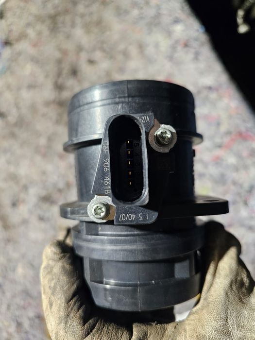 Przepływomierz przepływka Audi A4 B8 Seat VW oryginał EU