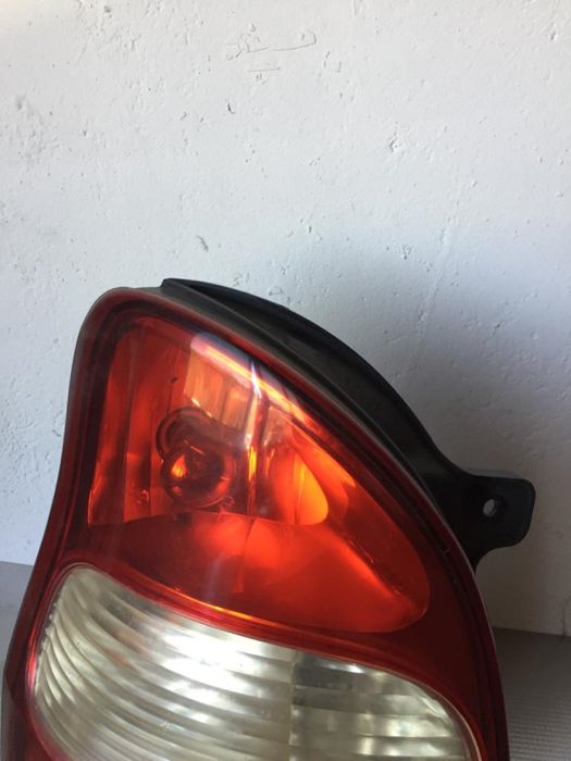 Farolim esquerdo KIA Carnival II (GQ)