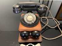 Telefone antigo (anos 30/40) a funcionar.
