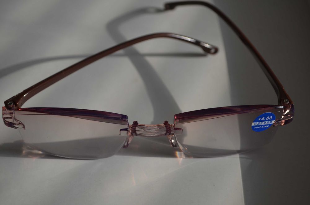 ОКУЛЯРИ +4.0,+3.50   різні, і  Є СКЛО !