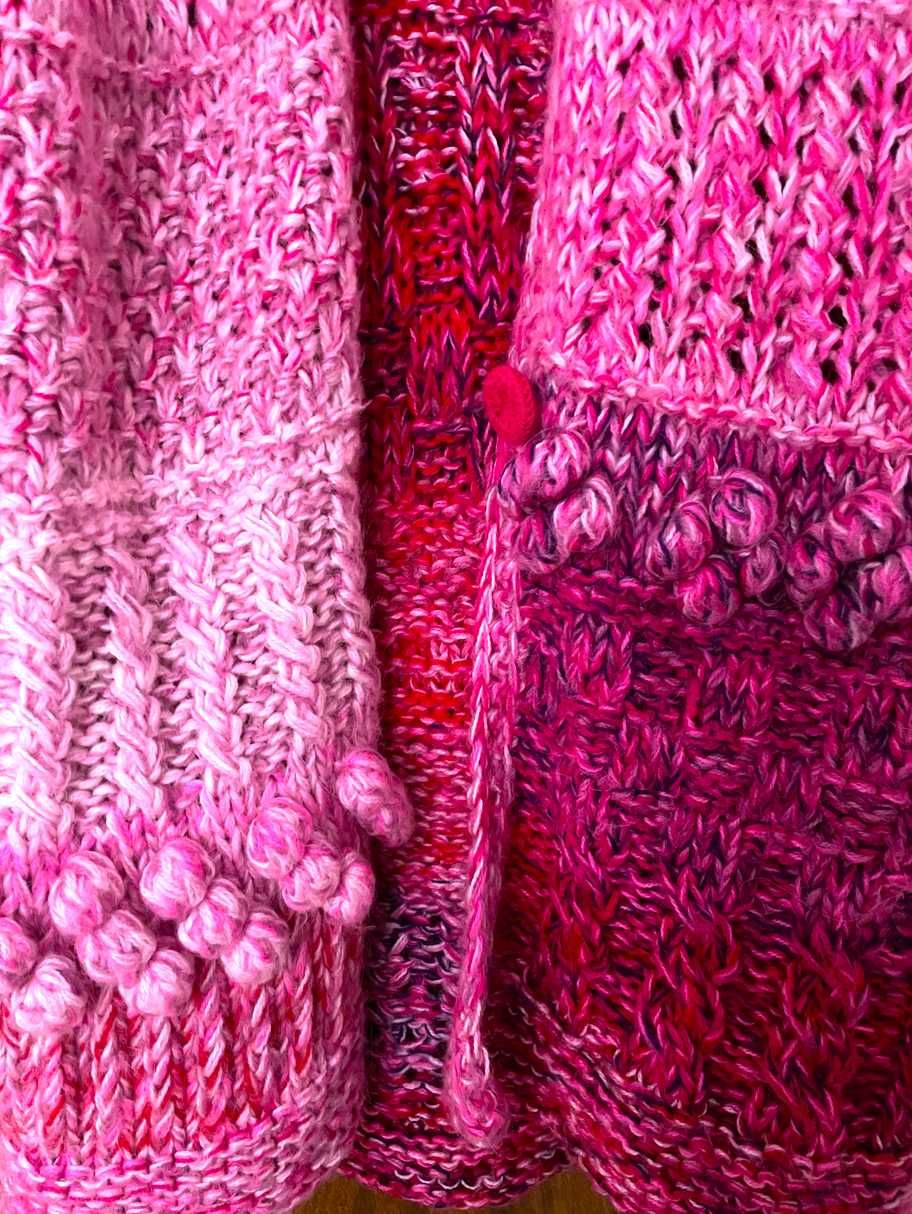 Kardigan płaszcz handmade sweter Madka różowy frędzle bąble