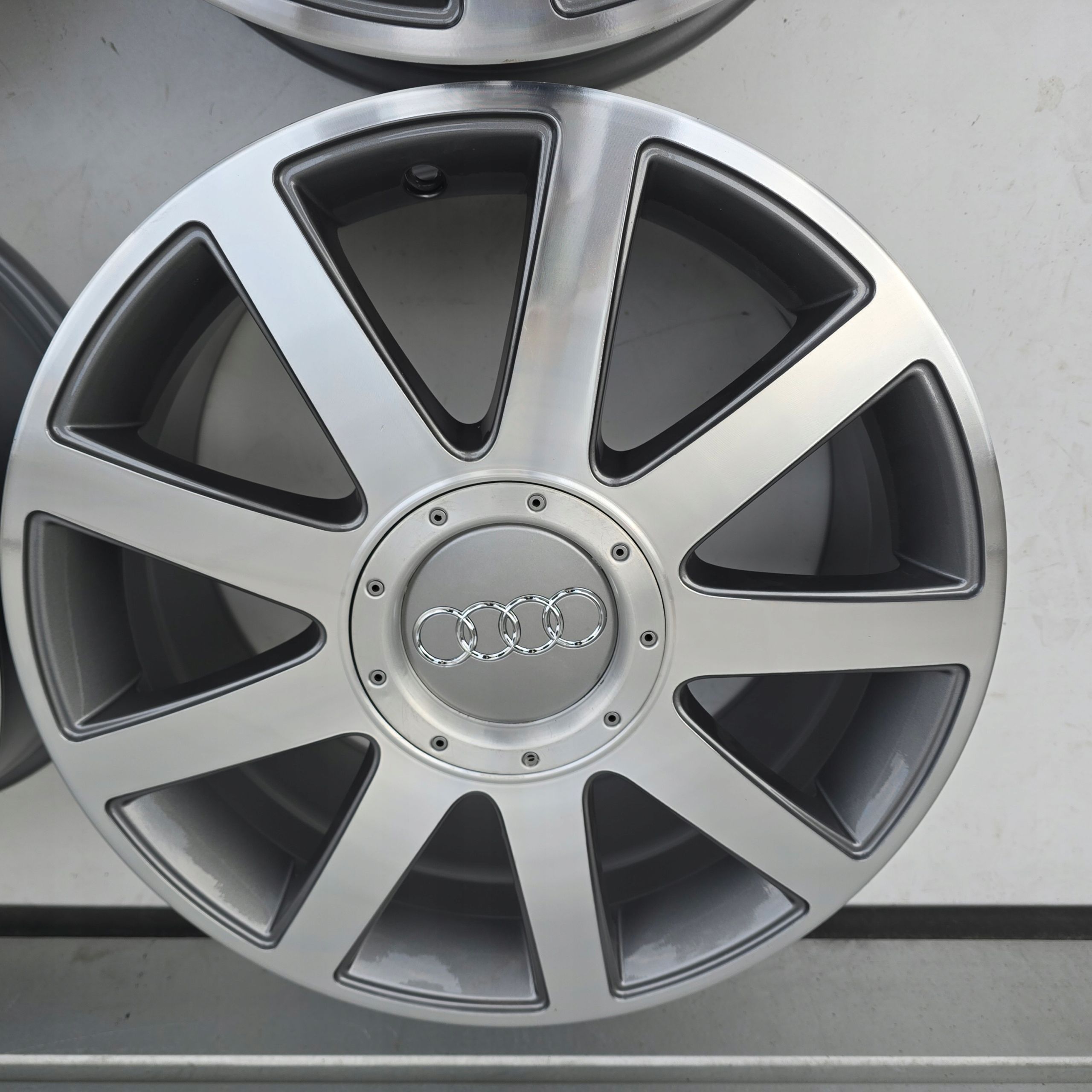 Audi A4 B6 B7 A6 C5 C6 A3 Q3 5x112 17'' ET43 4X