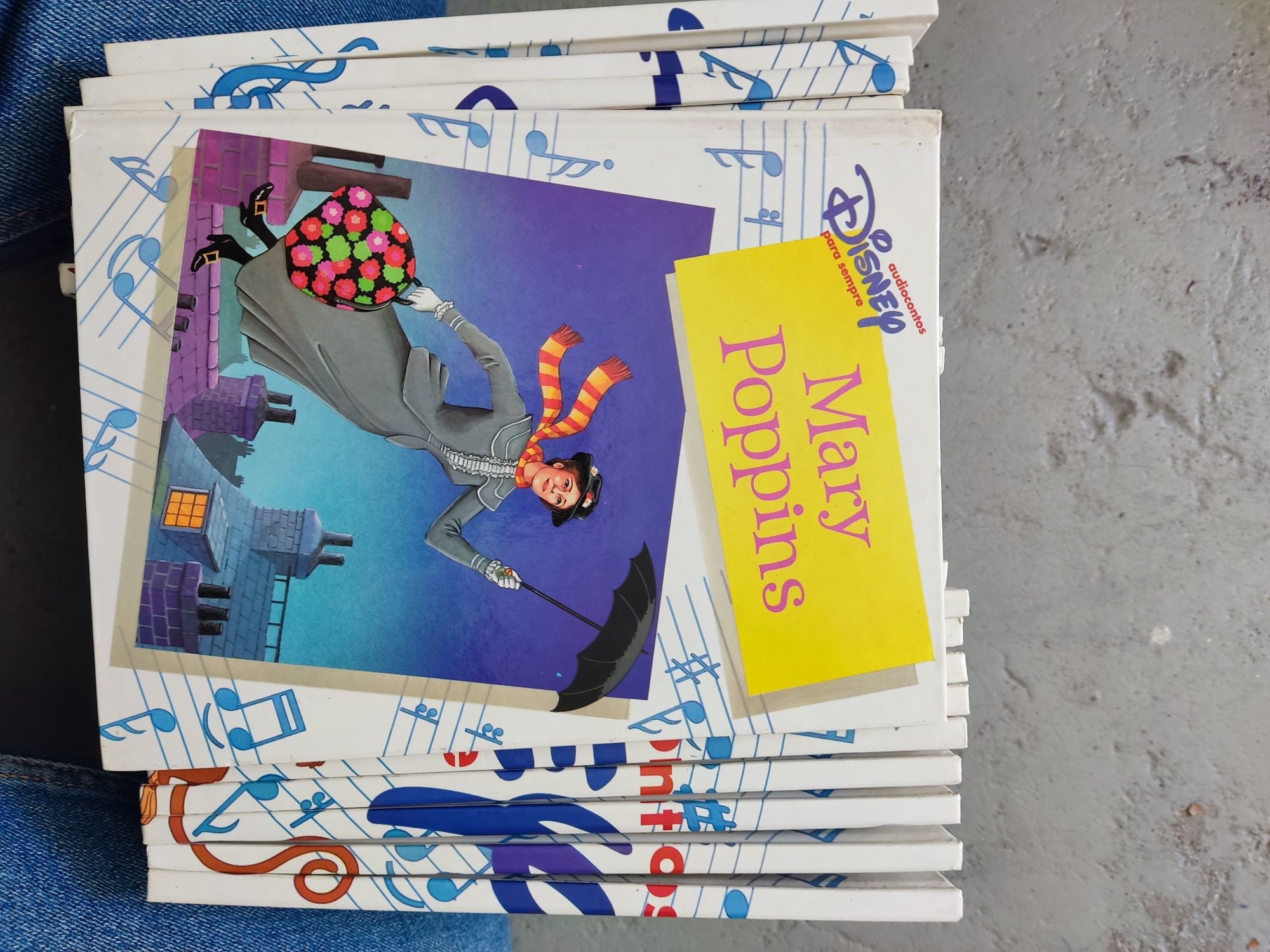 Coleção completa de 30 livros infantis da Disney