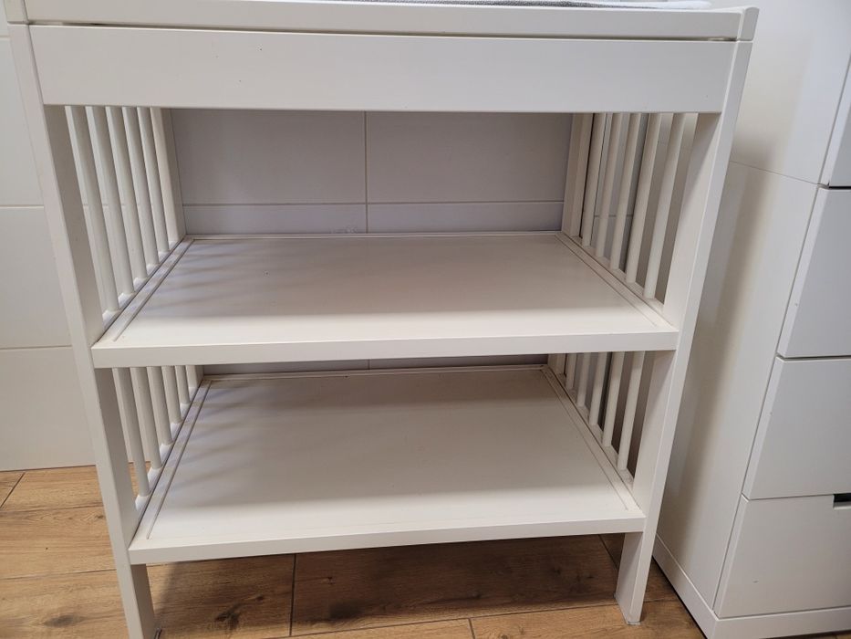 Przewijak Ikea z specjalną matą i pojemnikami