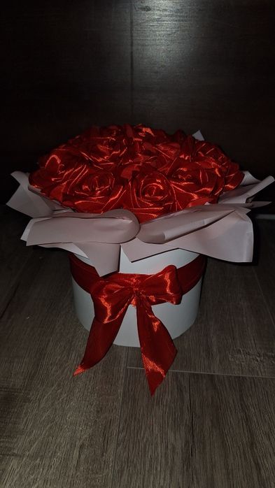 Композиція Червоному кольорі 15 троянд