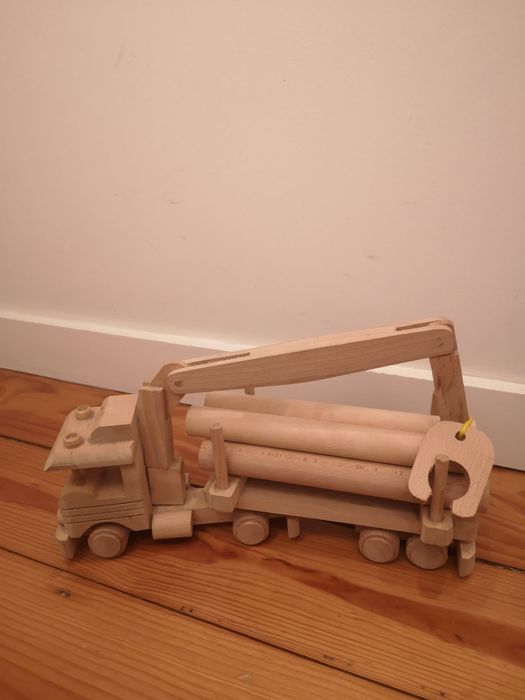 Brinquedos em Madeira