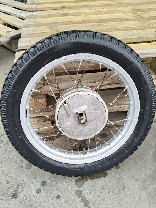 2 całe koła MZ, piasty, okładziny