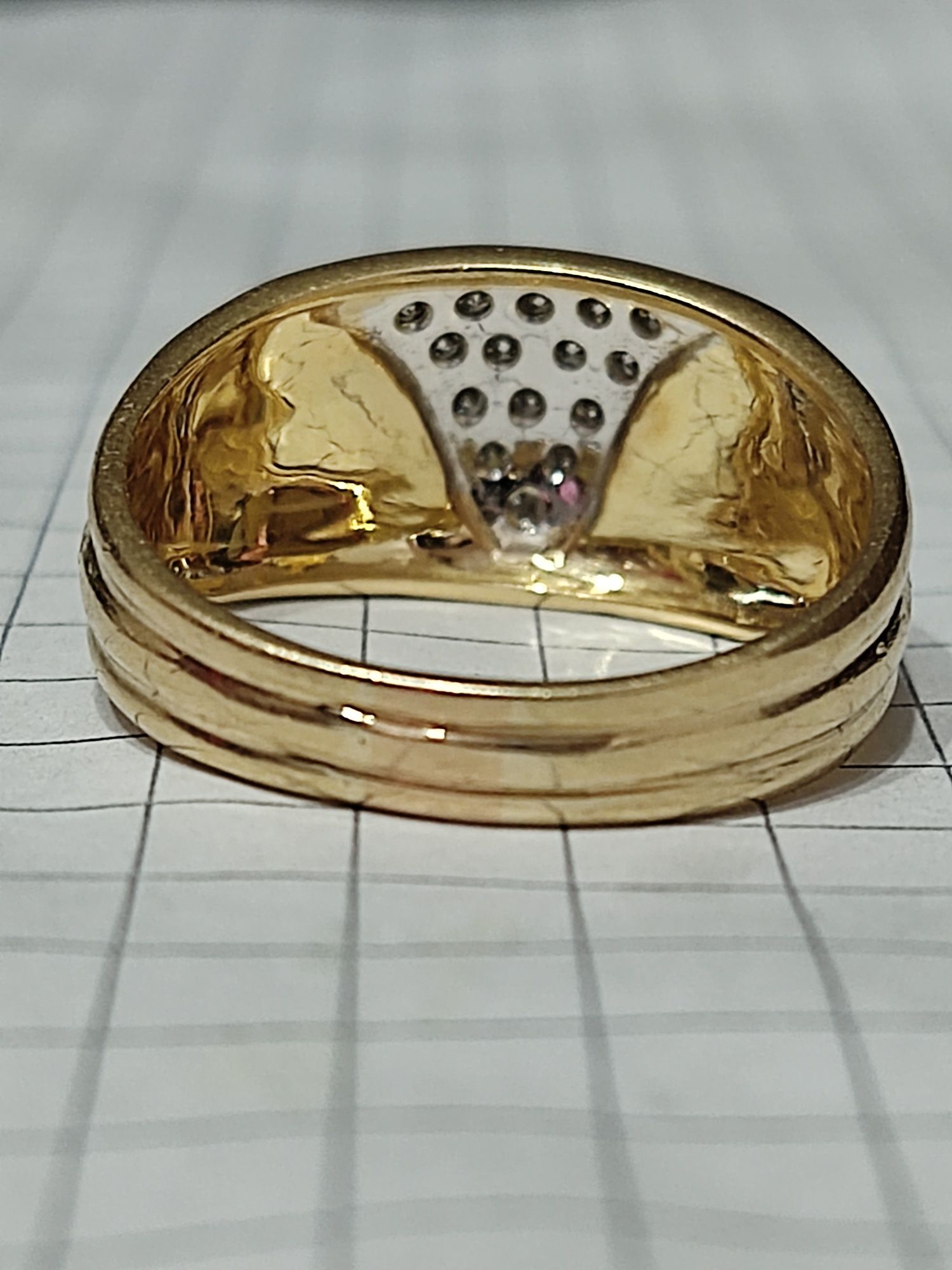 Золота каблучка, з діамантами, 750 проба