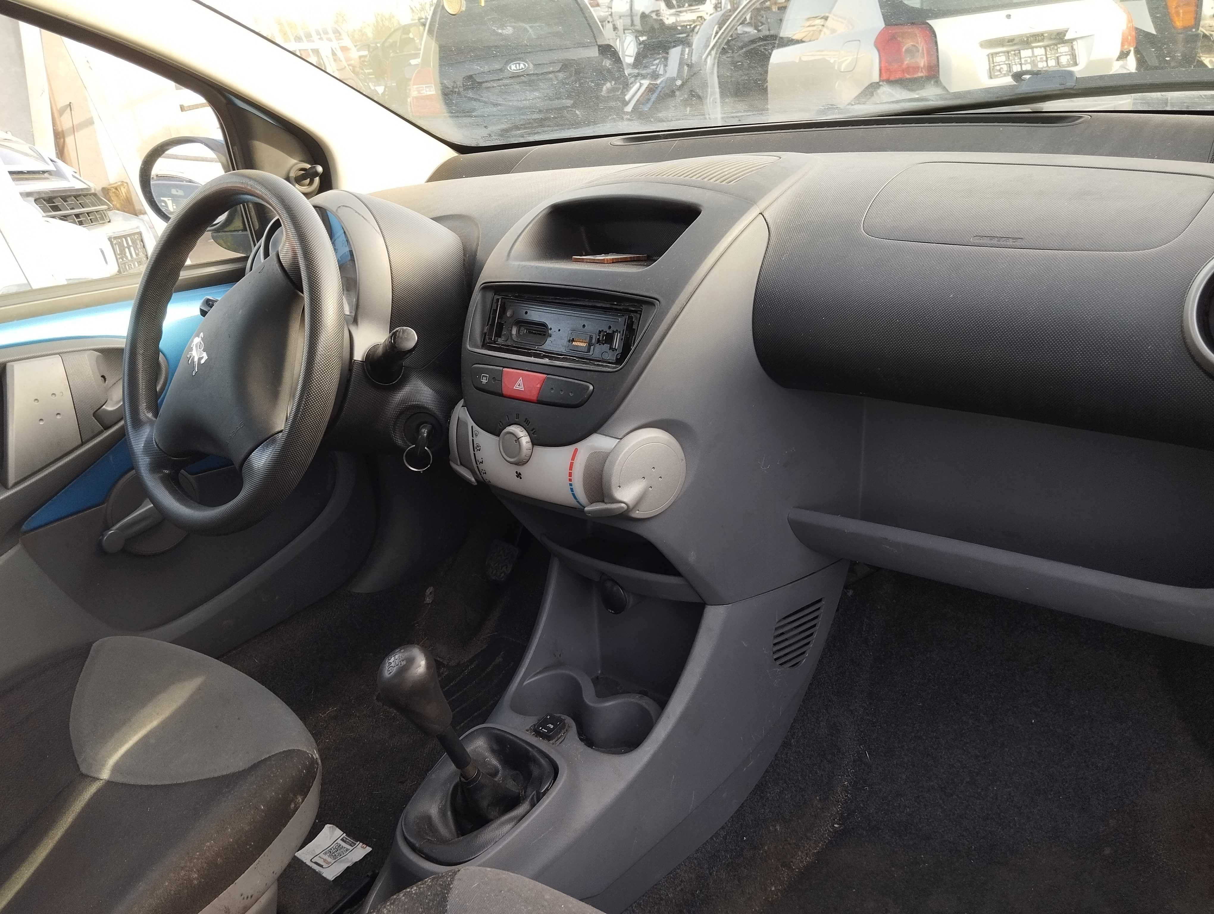 Peugeot 107 1.0i 3D 2006r.KMN.Element wnętrza !! Czytaj opis !!