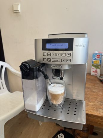 Ekspres do kawy Delonghi Magnifica S Smart Cappucino w dobrym stanie