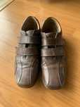 Sapatos em pele castanhos