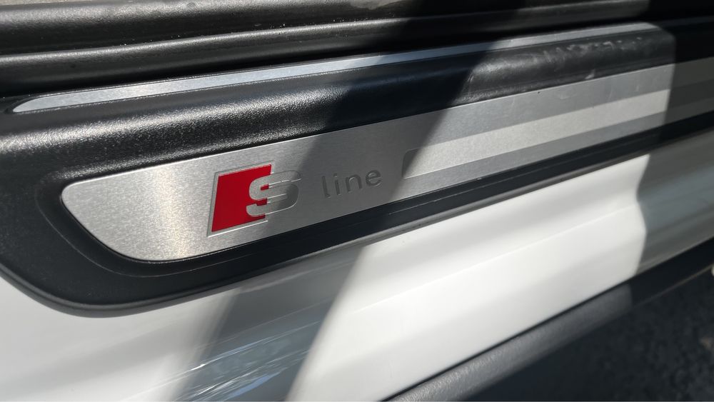 Audi Q5 S- LINE + Premium Plus