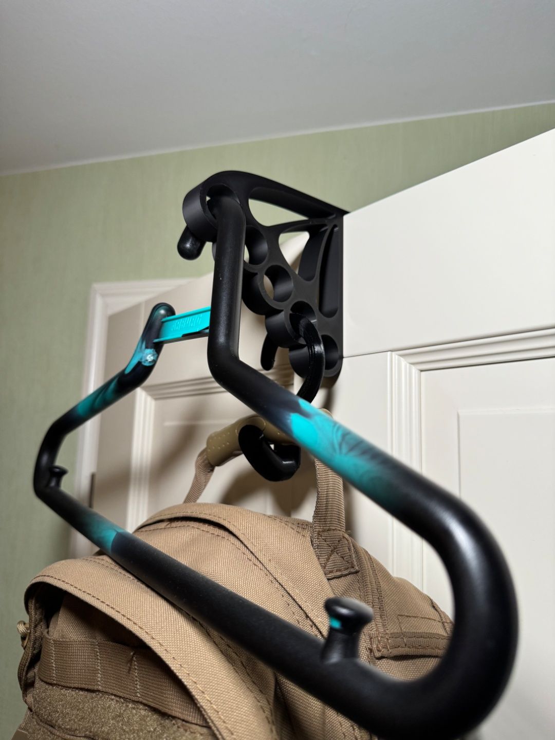Gancho de Porta Multiuso 3D – Organização sem Furos | Design Moderno