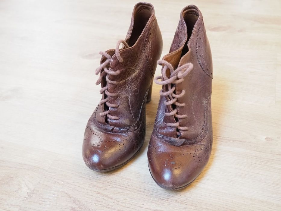 Botins Massimo Dutti castanhos