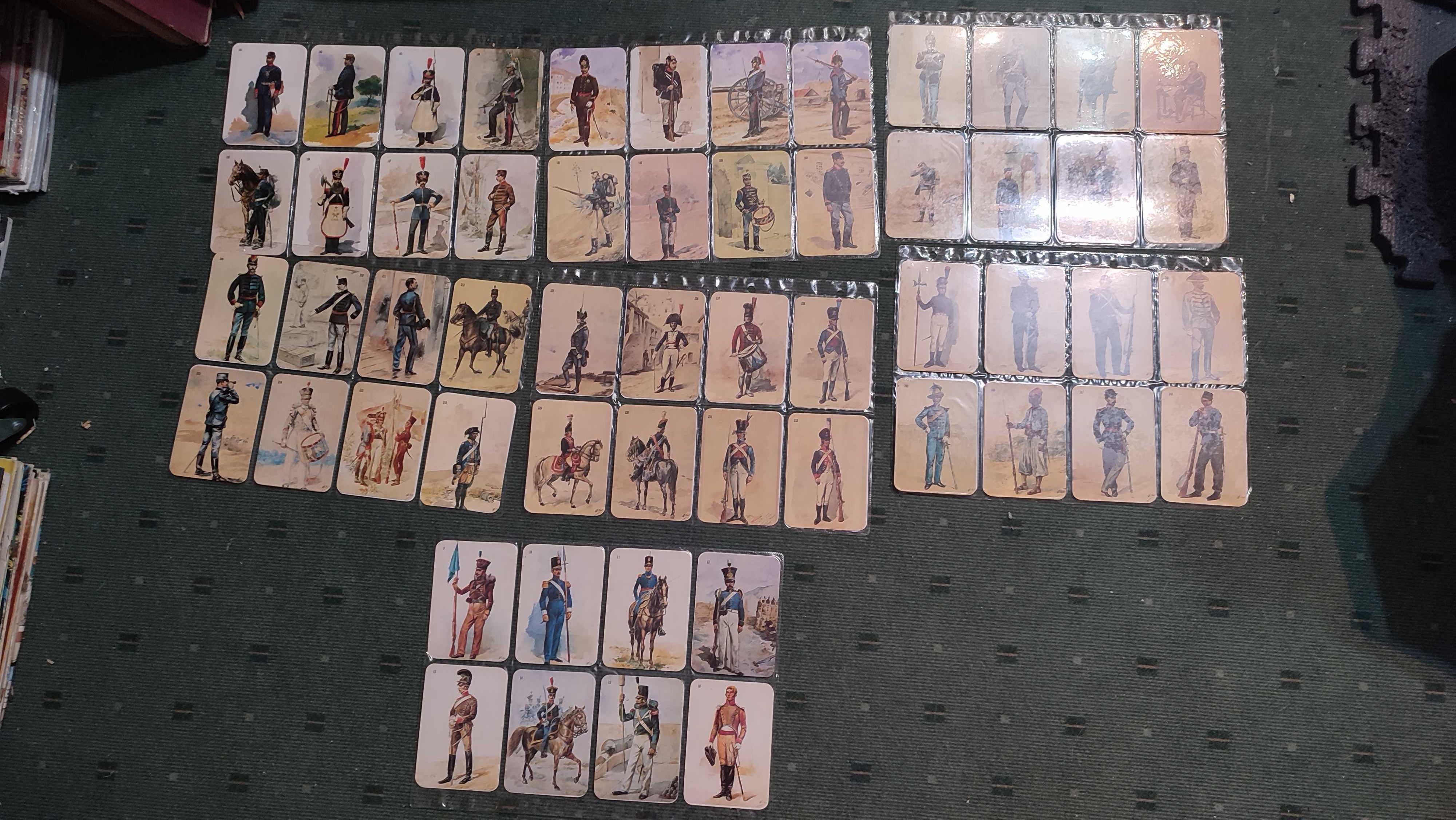 Lote 253 Calendários de Uniformes Militares