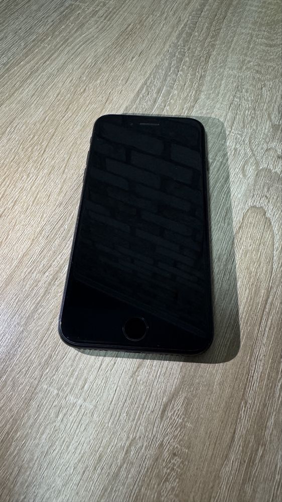 iPhone SE 2020 • 128GB • Гарний стан • Чохол у подарунок