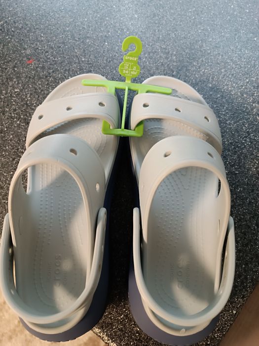 Продам Crocs  женские босоножки оригинал W9