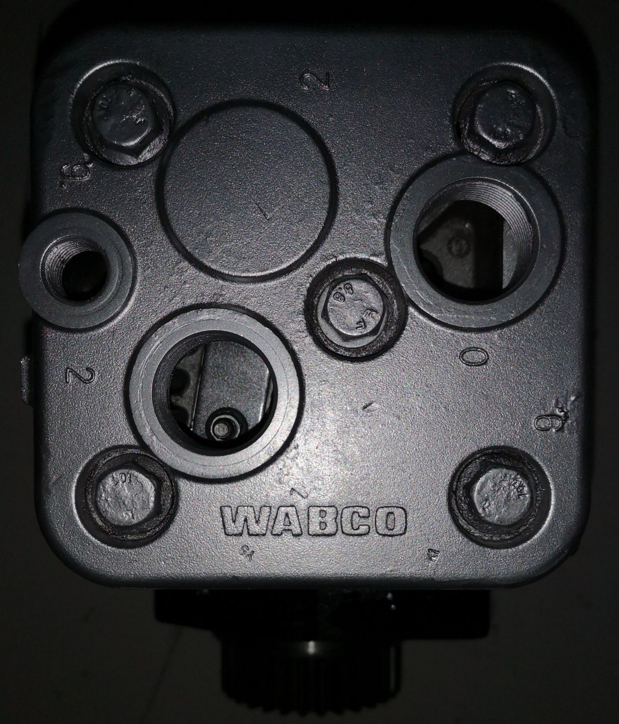 Продам компрессор Wabco 4111510040 на Man LE