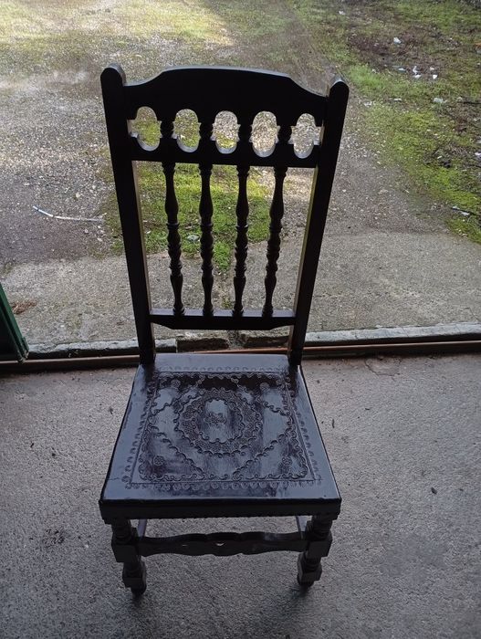 Lote de mesas e cadeiras