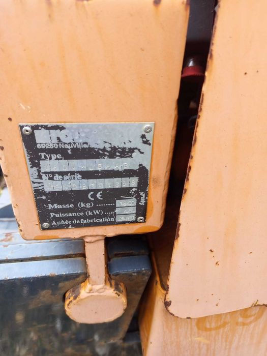 Triturador para tractor Rousseau Velthéa (limpa bermas)