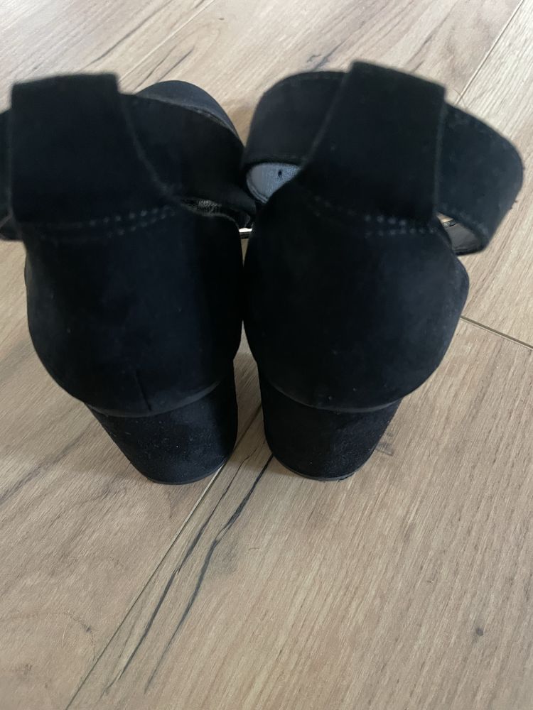 Buty zamszowe rozm 37 GRACELAND