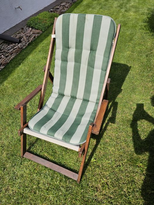 Leżak drewniany składany z dwiema poduszkami