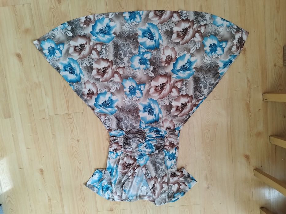 Chłodna lejąca sukienka midi drapowana plus size